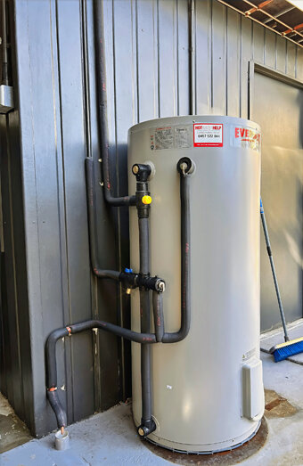https://tuarthillhotwater.com.au/uploads/2025/06/electric-hot-water-system-68504.jpg