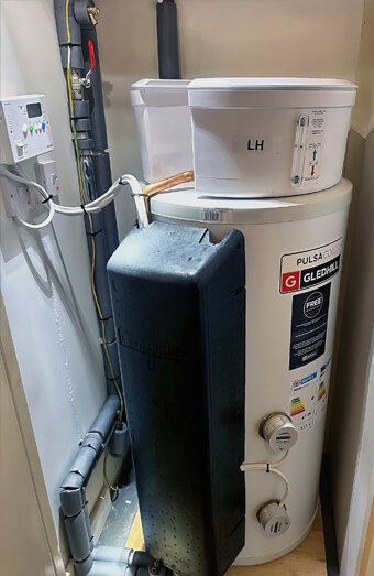 https://tuarthillhotwater.com.au/uploads/2025/06/electric-hot-water-system-70649.jpg