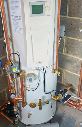 https://tuarthillhotwater.com.au/uploads/2025/06/gas-hot-water-system-13675.jpg