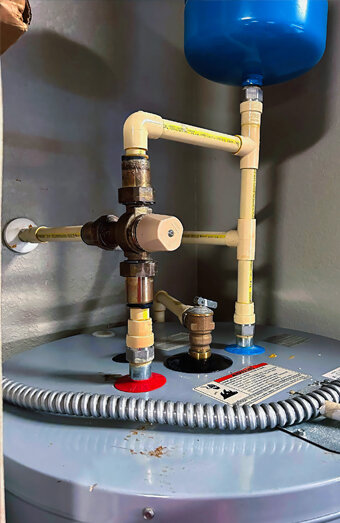 https://tuarthillhotwater.com.au/uploads/2025/06/gas-hot-water-system-35892.jpg