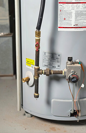 https://tuarthillhotwater.com.au/uploads/2025/06/gas-hot-water-system-65811.jpg