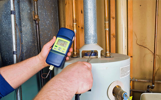 https://tuarthillhotwater.com.au/uploads/2025/06/hot-water-servicing-37677.jpg