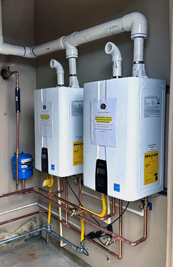 https://tuarthillhotwater.com.au/uploads/2025/06/hot-water-servicing-52956.jpg